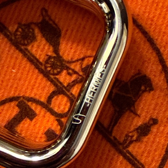 ❌SOLD❌Hermès Bimetal Scarf Ring – Two-Tone Gold & Palladium - Picture 5 of 5